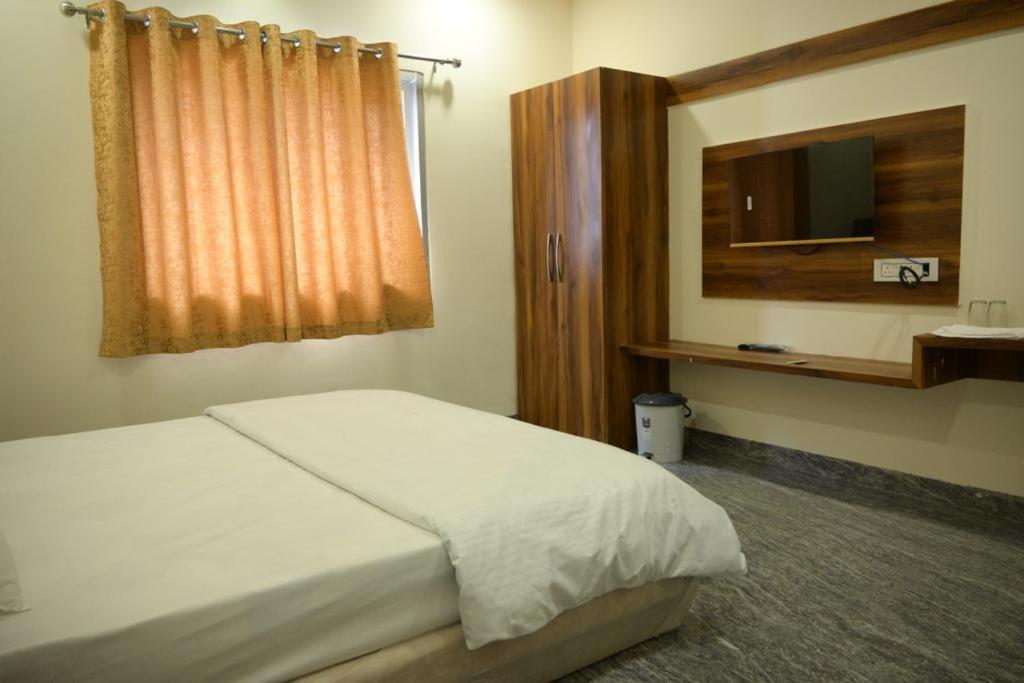 Hotel Anand Ujjain Exterior photo